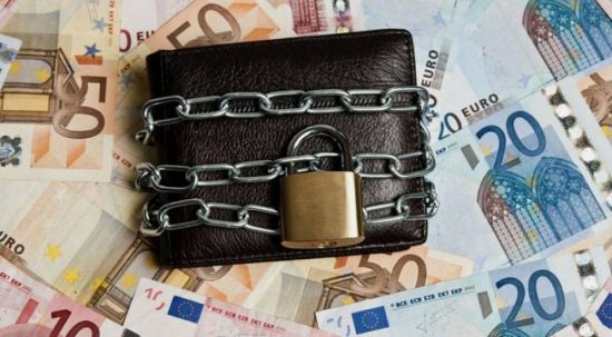 Σταματήστε τώρα τις κατασχέσεις από τους τραπεζικούς λογαριασμούς