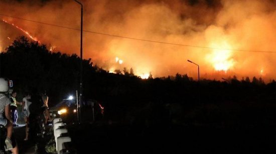 Υπό μερικό έλεγχο η πυρκαγιά της Κεφαλλονιάς: Οι πυροσβέστες έσωσαν τα σπίτια (video)