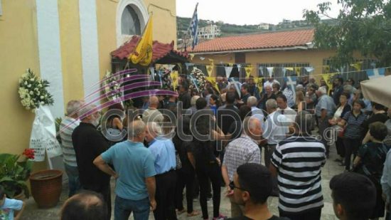 Τραγωδία Κρήτης: Σπαραγμός στην κηδεία της Κατερίνας – Κατέρρευσε ο πατέρας της (pics-video)