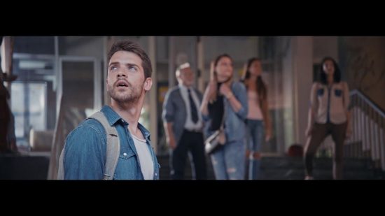 Πώς η WIND «ροκάρει» τον ανταγωνισμό με τους AC/DC (video)