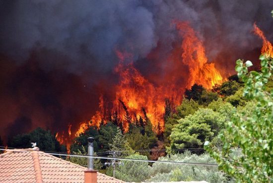 Σε πύρινο κλοιό για δεύτερη ημέρα η Ζάκυνθος-Αναζητούνται δύο ύποπτοι για εμπρησμό