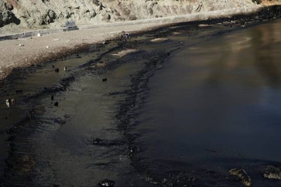 S.O.S από τον Σαρωνικό – Η πετρελαιοκηλίδα έφτασε μέχρι τη Γλυφάδα (39 photos και 5 videos)