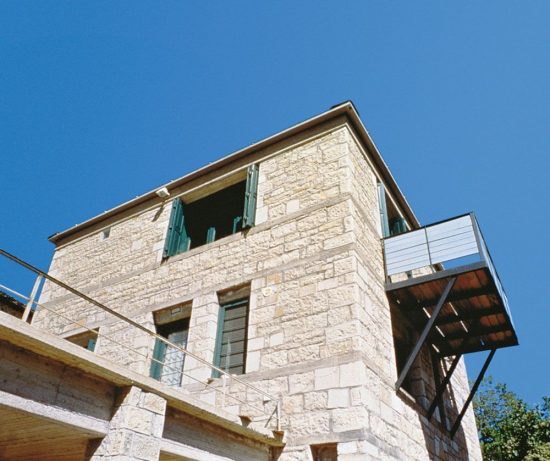 Ένα βραβευμένο εξοχικό στη Δωρίδα, στη Στερεά Ελλάδα (pics)