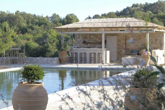Μια μεγάλη και ονειρική κατοικία στην Κέρκυρα, βγαλμένη από παραμύθι! (pics)