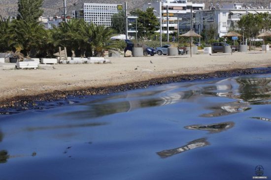 Δραματικές εξελίξεις: Αναστέλλονται όλοι οι ιστιοπλοϊκοί αγώνες στο Σαρωνικό. Στο Καβούρι η πετρελαιοκηλίδα!