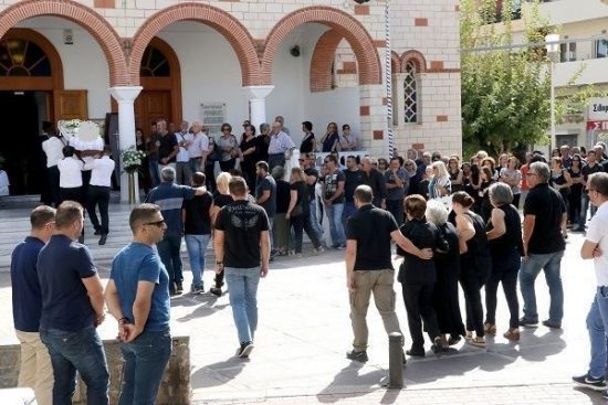 Κρήτη: Σπαρακτικό το τελευταίο αντίο στην 33χρονη μητέρα που «έφυγε» ξαφνικά