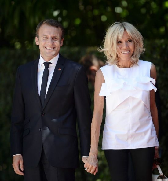 Πώς μια σέξυ Γαλλίδα δημοσιογράφος κατάφερε να κλέψει την παράσταση στο Προεδρικό Μέγαρο (pic)