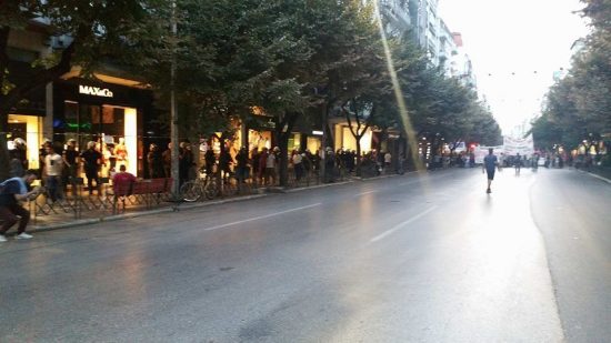 Σε κλοιό ΜΑΤ πραγματοποίησαν πορεία οι αντιεξουσιαστές στη Θεσσαλονίκη (pic)