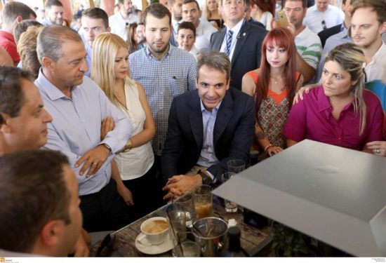 Βόλτα στο κέντρο της Θεσσαλονίκης ο Κυριάκος Μητσοτάκης