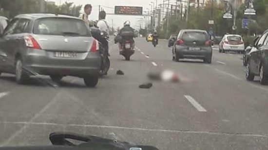 Εξέπνευσε ο άνδρας που παρασύρθηκε όταν προσπάθησε να διασχίσει τη Συγγρού