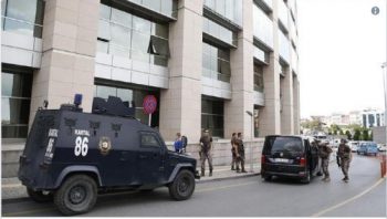 Ένας τραυματίας από ανταλλαγή πυρών έξω από δικαστήριο στην Κωνσταντινούπολη – 8 συλλήψεις