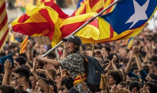 Ισπανία: Ένταση στην Γερουσία εν αναμονή της κρίσιμης συνεδρίασης του Καταλανικού Κοινοβουλίου