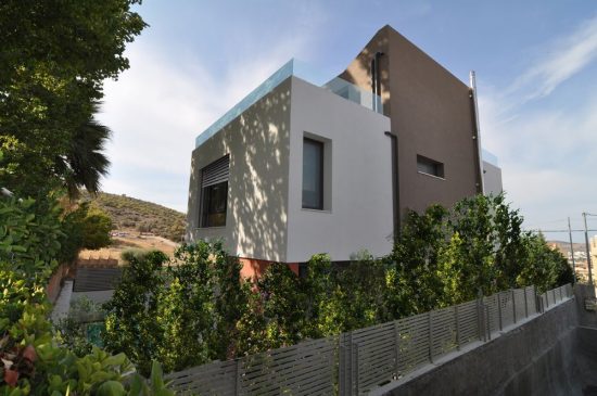 Αυτή η κατοικία στη Βάρκιζα είναι βιοκλιματική και ονομάζεται “Ακροβάτης” (pics)