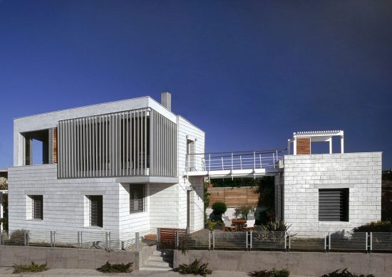 Μια κατοικία στο υψηλότερο σημείο της αρχαίας Ποτίδαιας με μοναδική θέα (pics)
