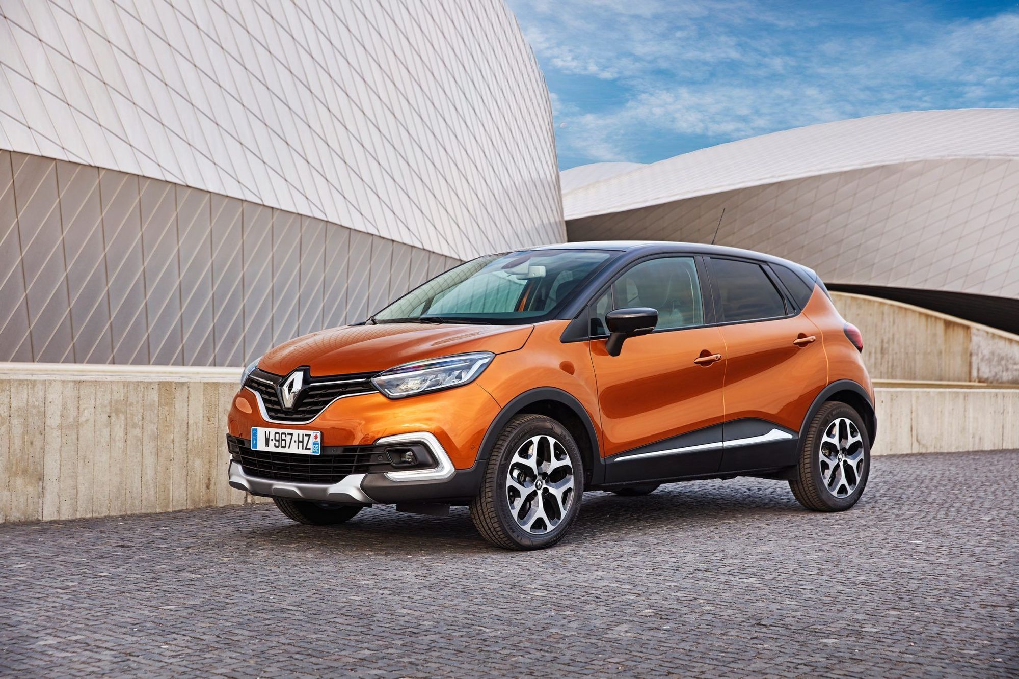 Από 14.780 ευρώ το ανανεωμένο Renault Captur