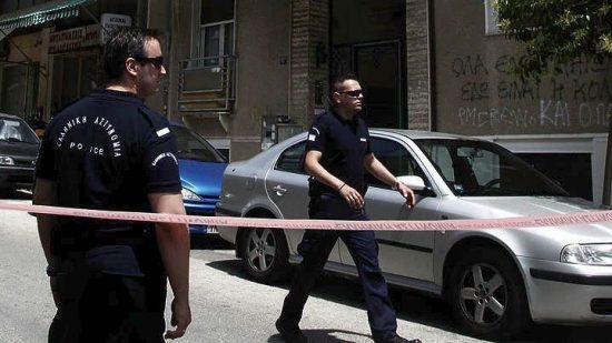 Απόπειρα ληστείας με καλάσνικοφ σε μίνι μάρκετ στο Π. Φάληρο