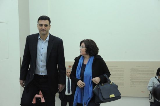 Τι μηνύματα στέλνουν οι αλλαγές στο επικοινωνιακό επιτελείο της ΝΔ