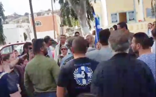 Δικογραφία για τα επεισόδια στην παρέλαση στη Σαντορίνης από την Χρυσή Αυγή