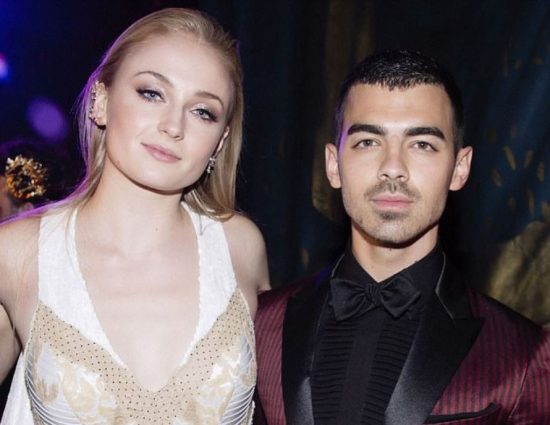 Η Sophie Turner του Game of Thrones αρραβωνιάστηκε τον Joe Jonas