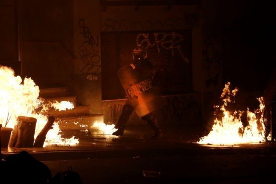 Δεκαέξι συλλήψεις και 23 προσαγωγές στα επεισόδια χθες στα Εξάρχεια