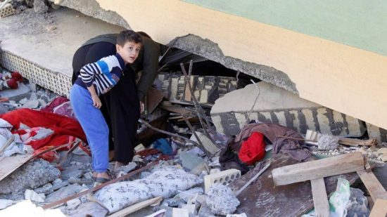 Ιράν: 415 νεκροί ο νεότερος απολογισμός του φονικού σεισμού