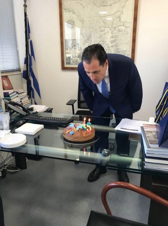 Γενέθλια για τον Γεωργιάδη: Η τούρτα και οι ευχές (pics)