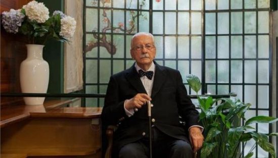 Η Αθήνα αποχαιρετά τον «βασιλιά της Ερμού»-Έφυγε ο εμβληματικός Ευτύχης Αλεξανδράκης
