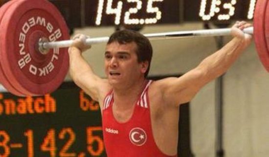 Θρήνος για την οικογένεια της άρσης βαρών: Νεκρός ο Σουλεϊμάνογλου (video)