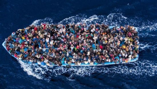 Καρχαρίες κατασπάραξαν 31 μετανάστες στη Μεσόγειο