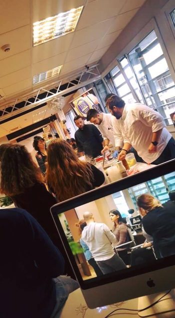 Χαμόγελα και Χριστουγεννιάτικη διάθεση στο Φιλανθρωπικό Bazaar του ΙΕΚ ΔΕΛΤΑ Αθήνας!