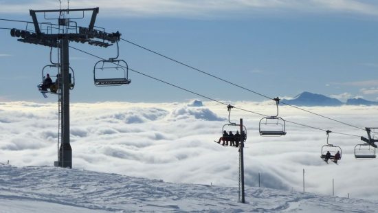 Γαλλικές Άλπεις: Μεγάλη επιχείρηση απεγκλωβισμού 150 σκιέρ που έμειναν κολλημένοι σε τελεφερίκ
