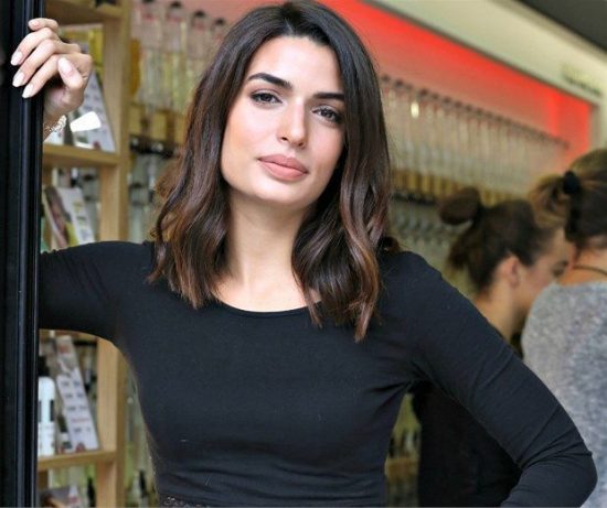 (Και) η καλλονή Τόνια Σωτηροπούλου στην Ιθάκη!