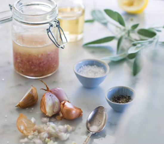 Πώς θα φτιάξετε 10 διαφορετικά dressings για τις σαλάτες