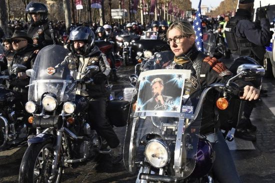 Λαϊκό προσκύνημα στη Γαλλία η κηδεία του θρυλικού Τζόνι Χαλιντέι (pics + video)