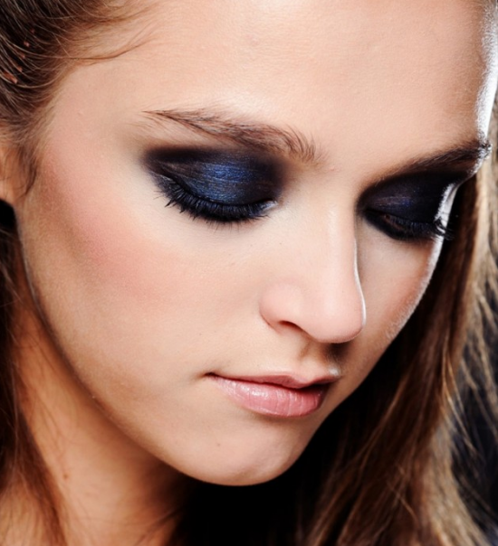 Κάντε μόνες το γιορτινό ροκ, navy smokey eyes