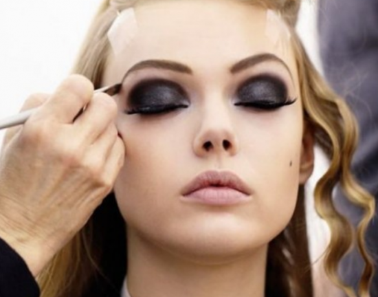 Δημιουργήστε τo ιδανικό smokey eye look για το σχήμα του ματιού σας