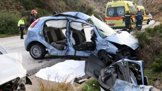 Πολύνεκρο τροχαίο στην Κρήτη: Δεν γνωρίζει ο πατέρας ότι έχασε σύζυγο και κόρη