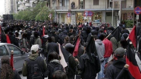 Επεισόδια αντιεξουσιαστών με Χρυσαυγίτες – Στο νοσοκομείο περιφερειακός σύμβουλος