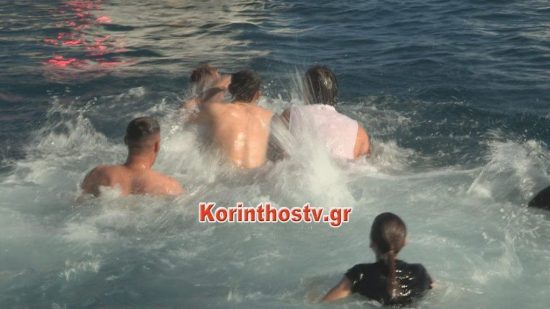 Κιάτο: Μπουνιές, κλωτσιές και επέμβαση της αστυνομίας για το ποιος θα πιάσει τον σταυρό! (video)