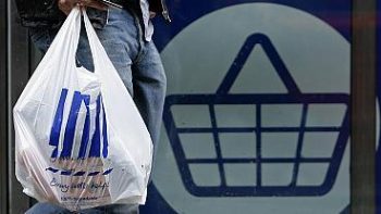 Πλαστική σακούλα και σούπερ μάρκετ: Τι προβληματίζει τις αλυσίδες–Ποιο είναι το μεγάλο στοίχημα