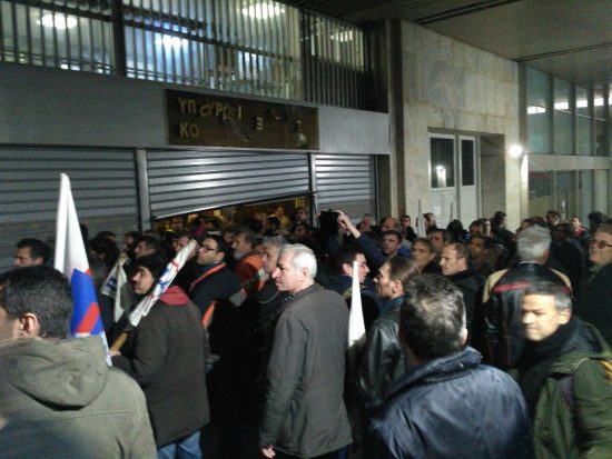 Υπ. Εργασίας: «Οι εισβολείς του ΠΑΜΕ αρνήθηκαν τον διάλογο για να κάνουν σόου στις κάμερες»