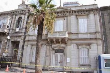 Τούρκοι προσπάθησαν να πυρπολήσουν το Ελληνικό προξενείο Σμύρνης την πρωτοχρονιά (video)