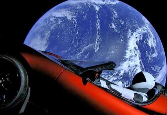 Πιθανότητα 6% στο διαστημικό αυτοκίνητο Tesla να πέσει στη Γη