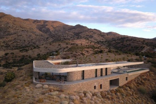 Ring House: Μία μοναδική κατοικία-όαση στο Ρέθυμνο