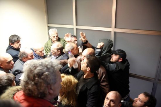 Βίντεο από τη χθεσινή εισβολή στο ΕΒΕΑ δημοσίευσε ο Ρουβίκωνας
