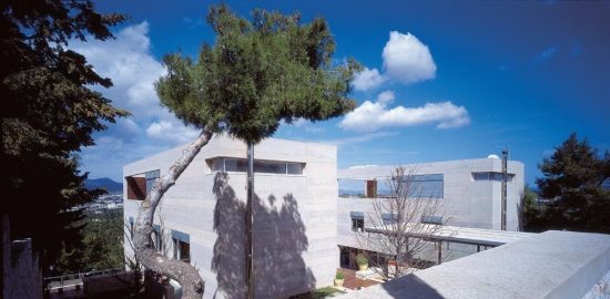 Συγκρότημα τριών κατοικιών στην Εκάλη με θέα σε Πειραιά και Σαρωνικό κόλπο (8 pics)