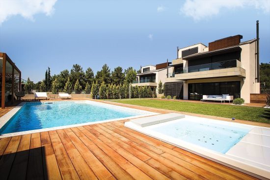 Συγκρότημα κατοικιών στη Θεσσαλονίκη με κήπους, πισίνες και θέα στον Θερμαϊκό (16 pics)