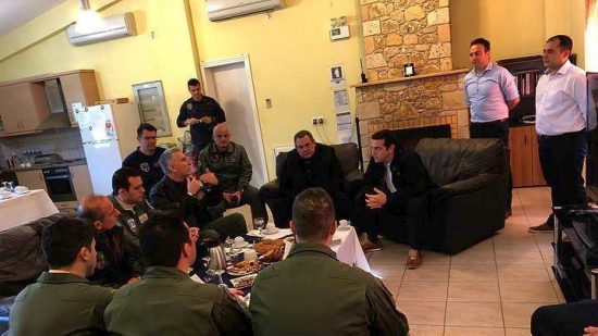 Στην 135 Σμηναρχία Μάχης στη Σκύρο Τσίπρας – Καμμένος (pics)