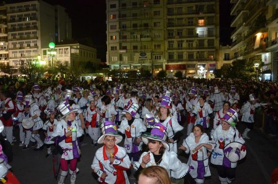 Πατρινό Καρναβάλι: Δείτε ζωντανά την νυχτερινή παρέλαση (live video)