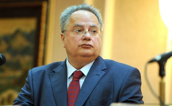 Έξαλλος ο Κοτζιάς στην Βουλή, φώναζε για την σειρά των ομιλητών (video)